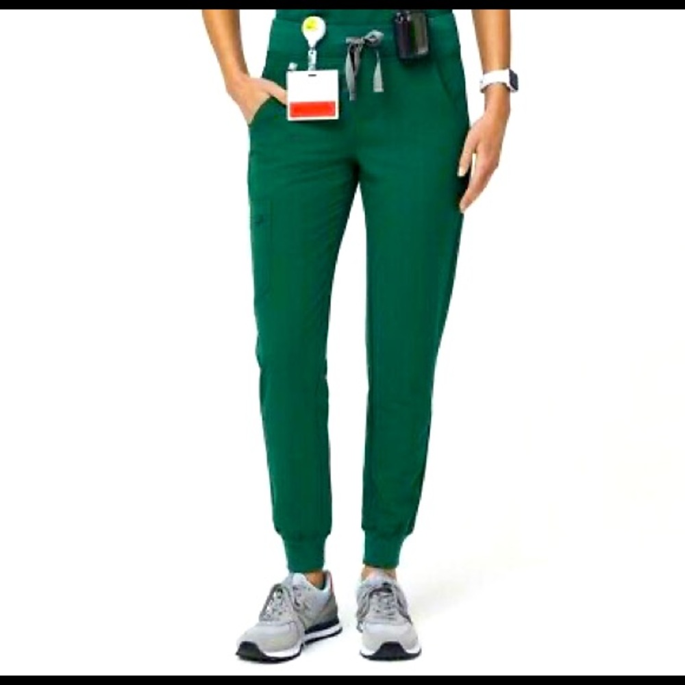Hunter Green Zamora Joggers in XS Regular Length